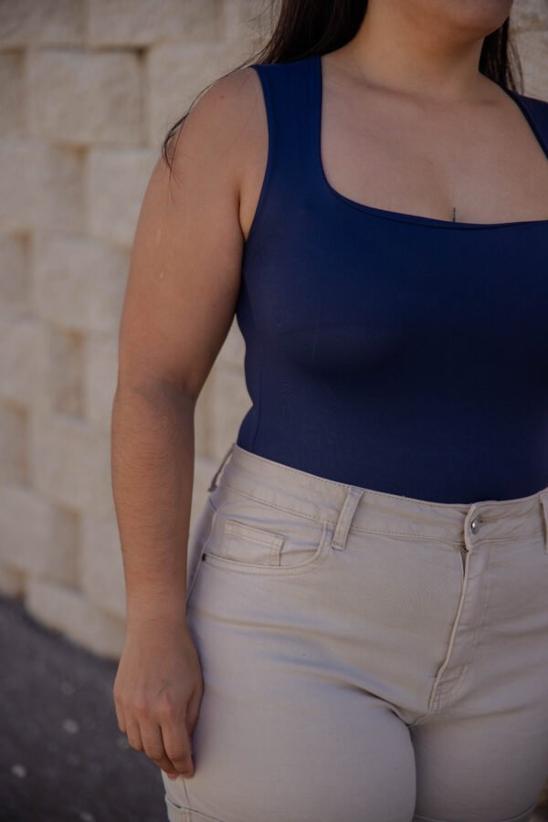 Bodies de licra con escote barco azul marino