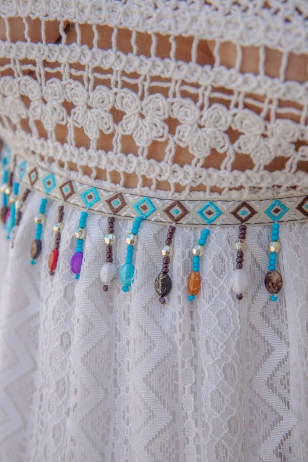 Vestido de tirantes escote crochet blanco Kahlo Butik Moda