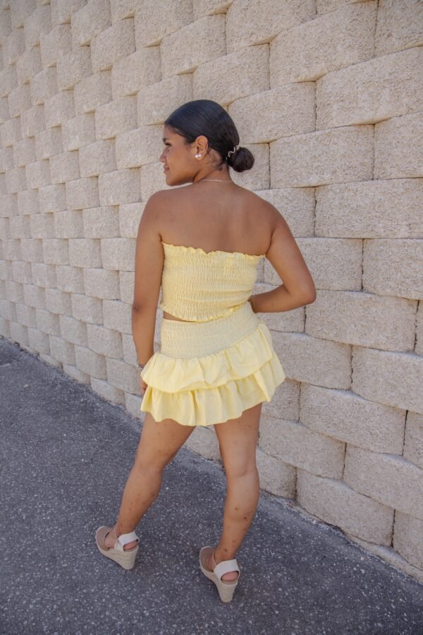 Conjunto dos piezas top y falda pantalón amarillo