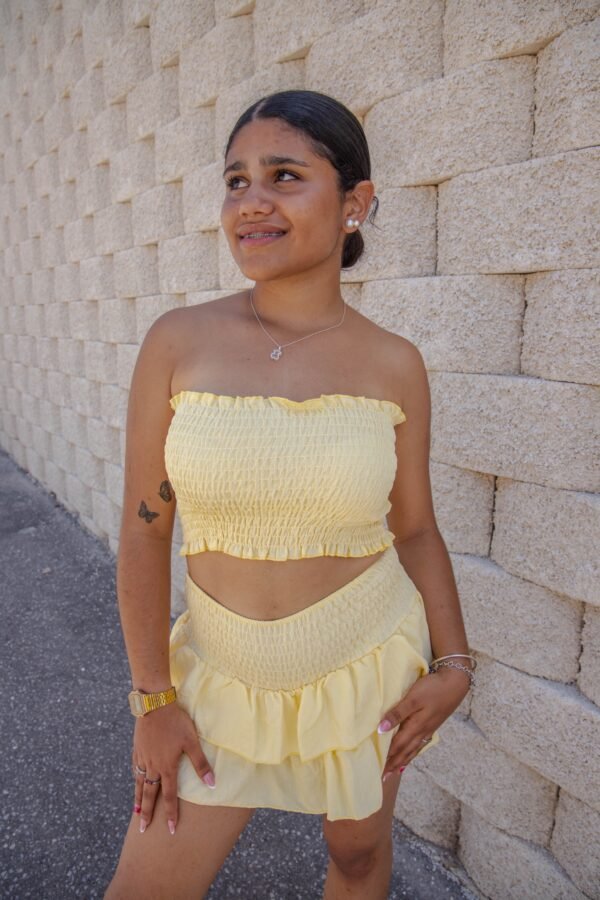 Conjunto dos piezas top y falda pantalón amarillo