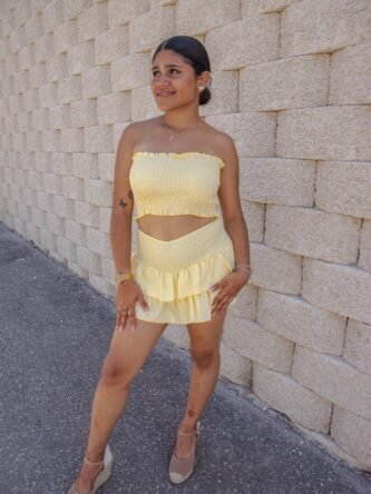 Conjunto dos piezas top y falda pantalón amarillo