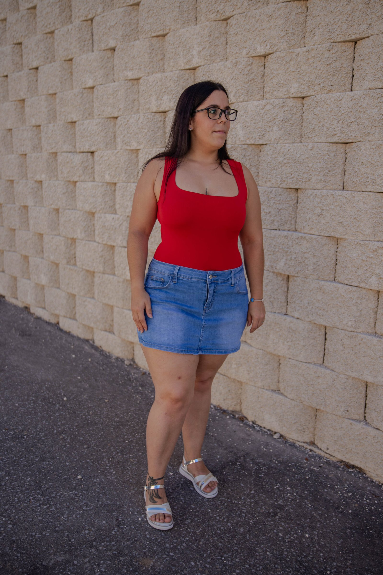 Bodies de licra con escote barco rojo.