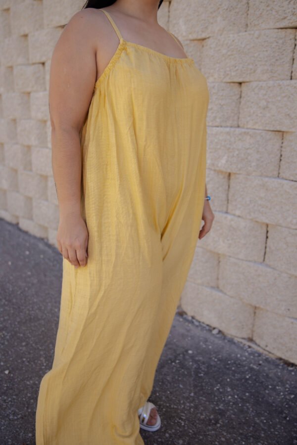 Mono ancho de tirantes amarillo mostaza