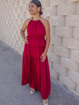 Conjunto dos piezas falda larga y top anudado al cuello burdeos