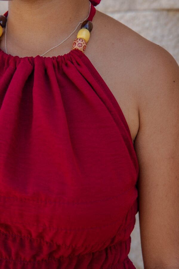 Conjunto dos piezas falda larga y top anudado al cuello burdeos