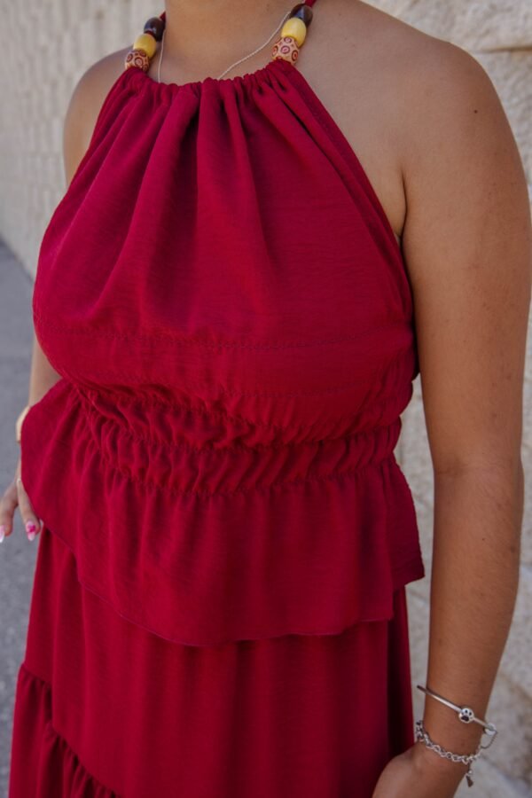 Conjunto dos piezas falda larga y top anudado al cuello burdeos