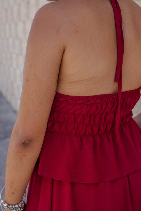 Conjunto dos piezas falda larga y top anudado al cuello burdeos