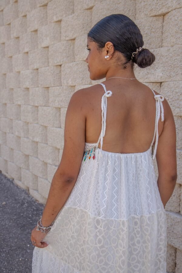 Vestido de tirantes escote crochet blanco Kahlo Butik Moda
