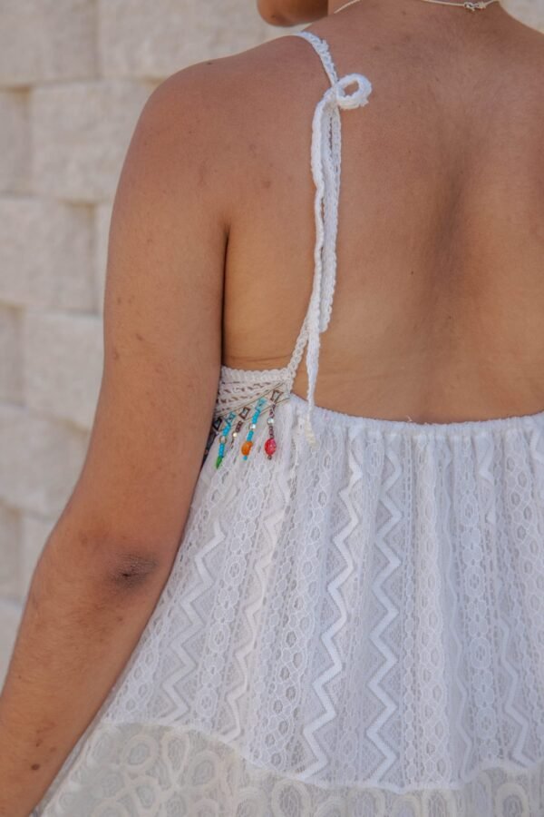Vestido de tirantes escote crochet blanco Kahlo Butik