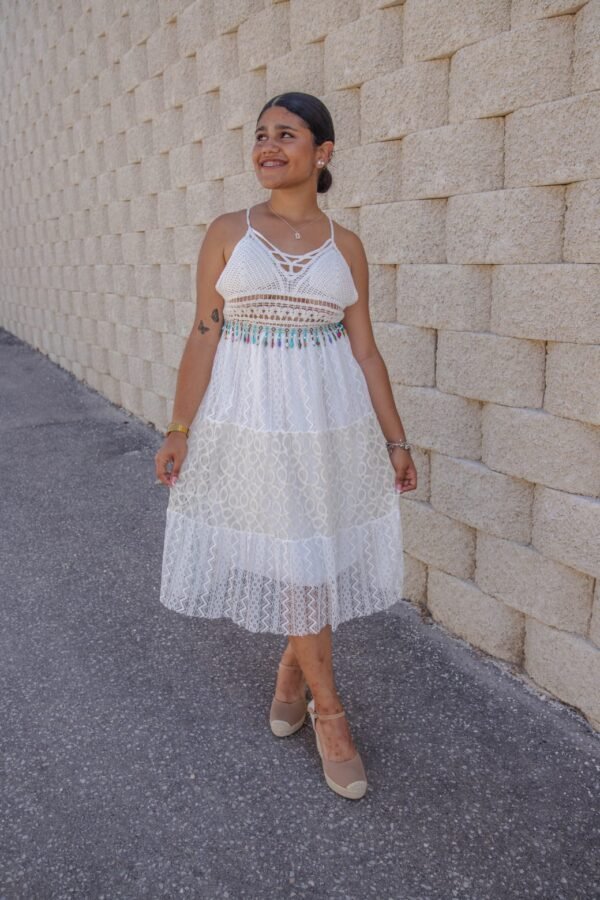 Vestido de tirantes escote crochet blanco Kahlo Butik Moda