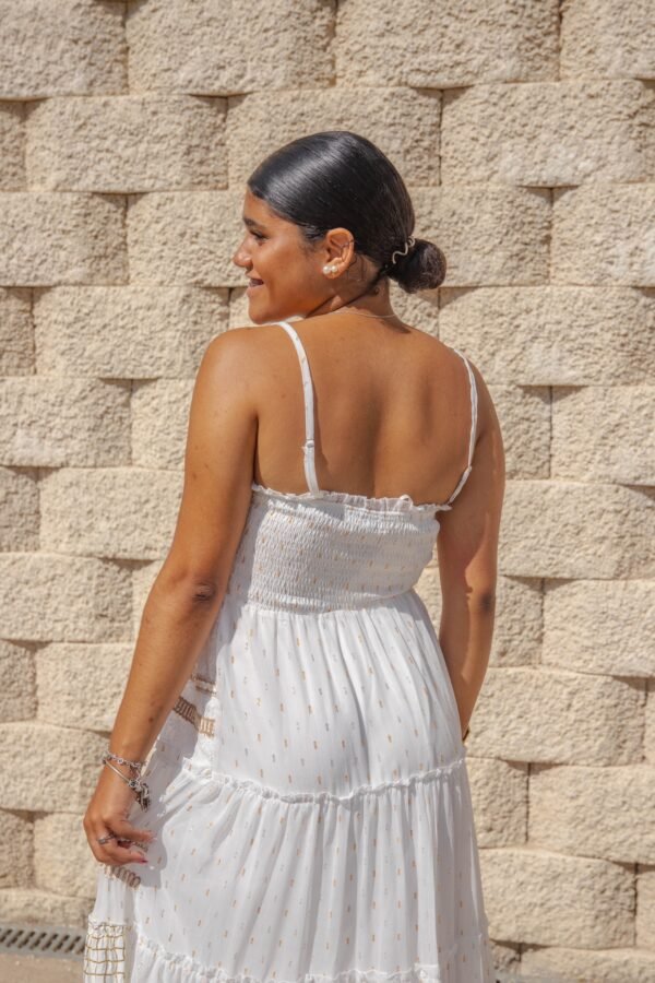 v1802-01-009-011 Vestido bohemio de tirantes blanco con detalles en dorado