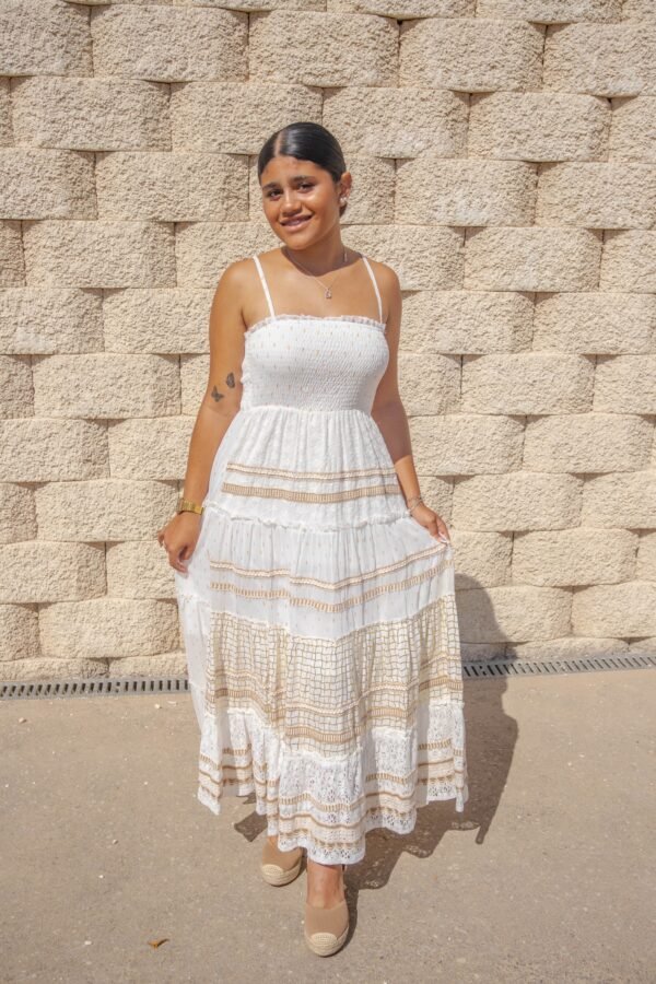 v1802-01-009-03 Vestido bohemio de tirantes blanco con detalles en dorado