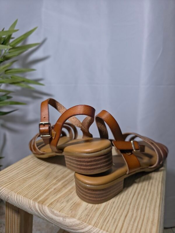 Sandalia Candela color marrón