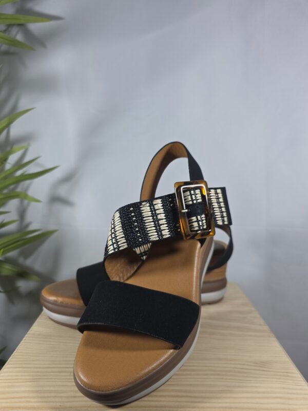 Sandalia Rocío con plataforma color negro