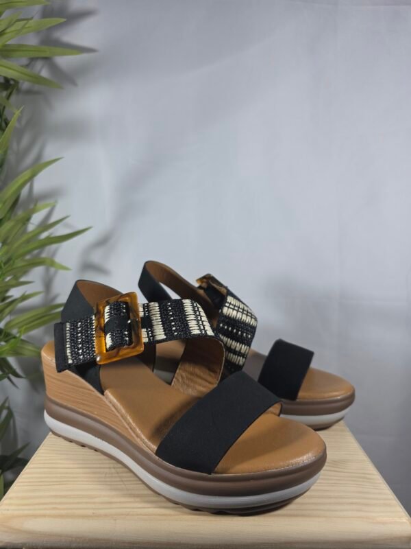 Sandalia Rocío con plataforma color negro