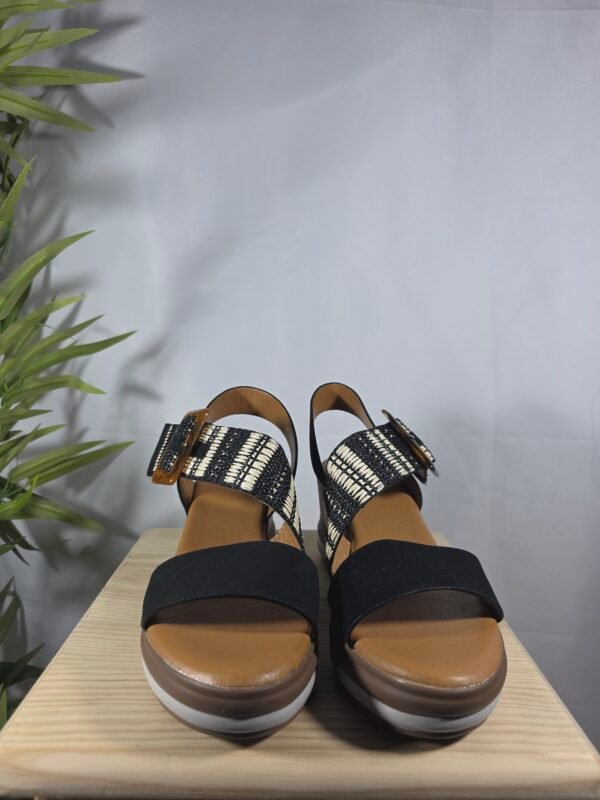 Sandalia Rocío con plataforma color negro