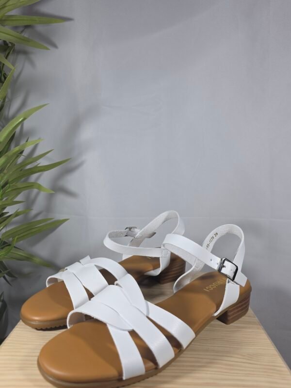 Sandalia Candela color blanco
