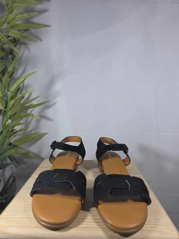 Sandalia Sara color negro