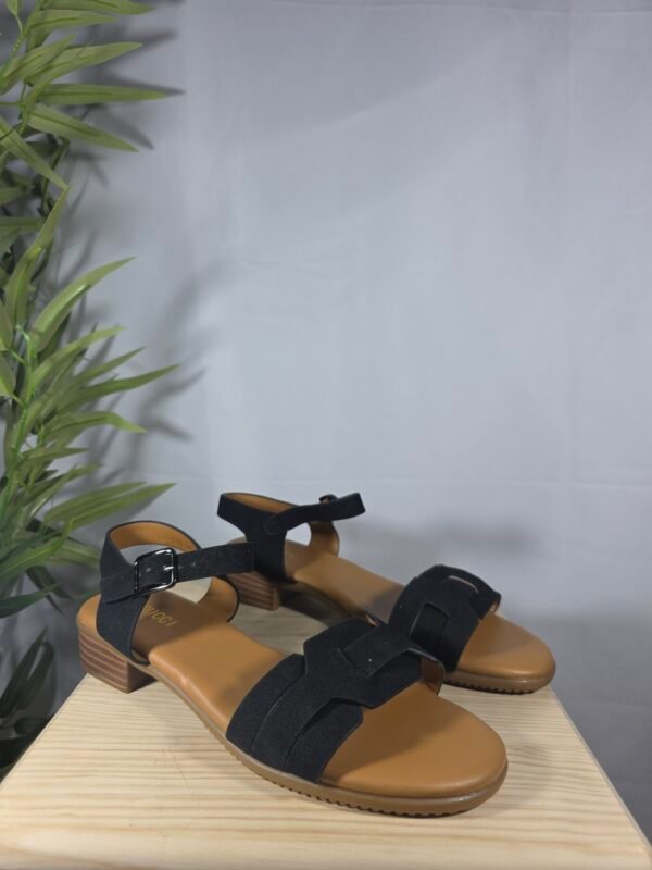 Sandalia Sara color negro