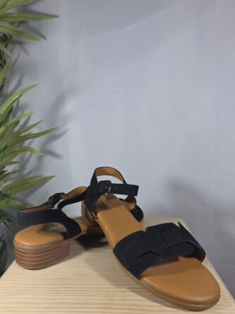 Sandalia Sara color negro