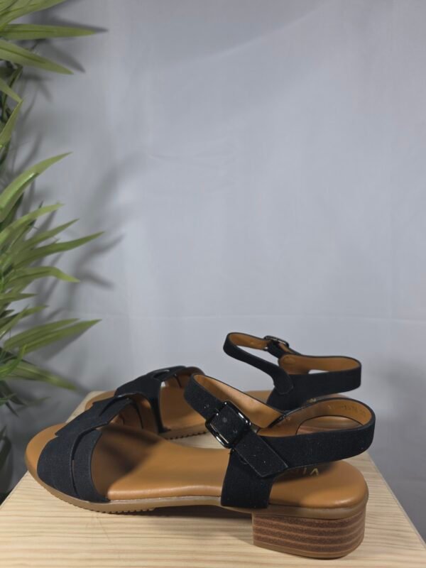 Sandalia Sara color negro