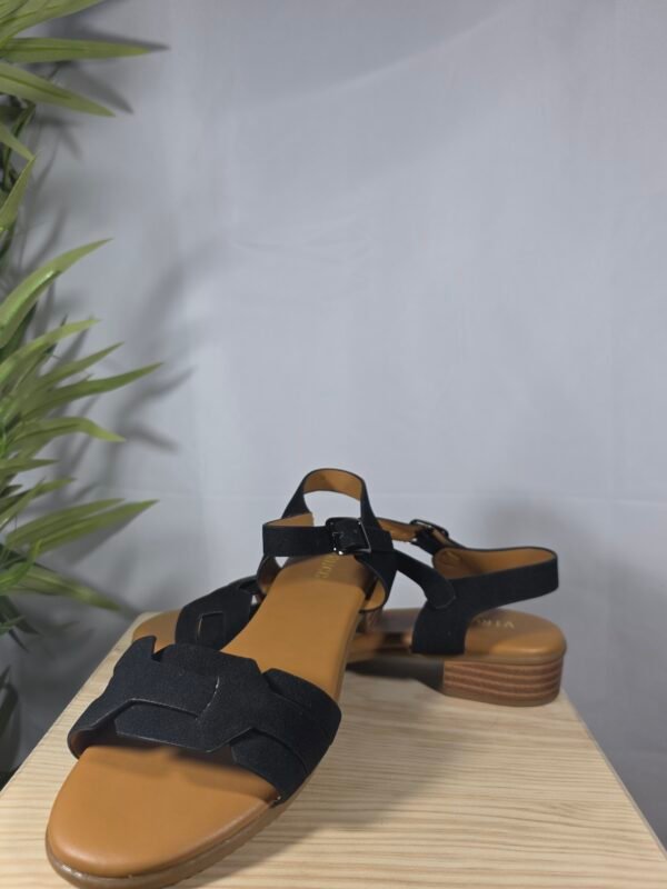 Sandalia Sara color negro