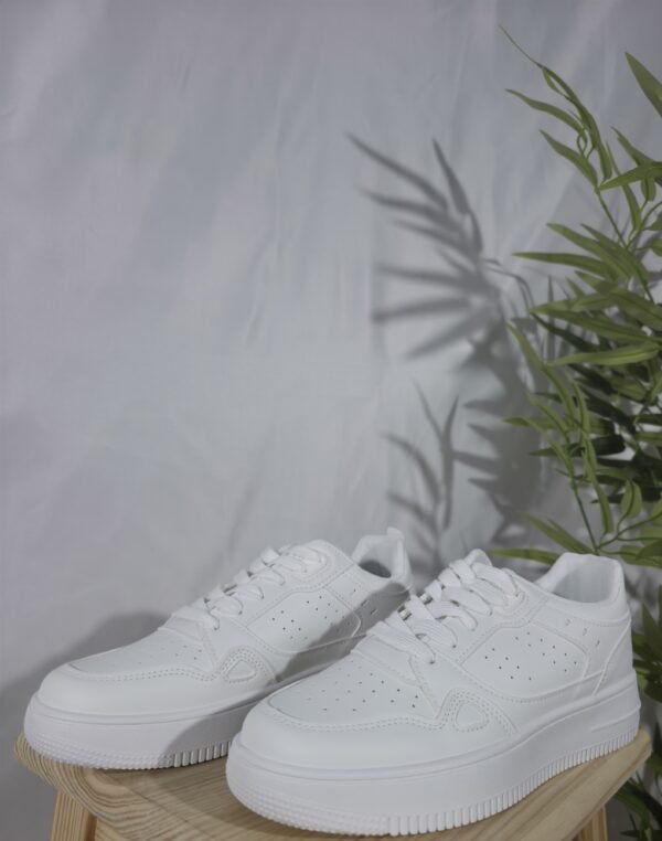 Deportivas blancas2 Zapatillas deportivas blancas