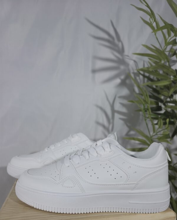 Deportivas blancas4 Zapatillas deportivas blancas