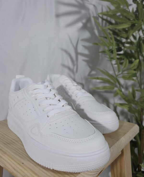 Deportivas blancas5 Zapatillas deportivas blancas