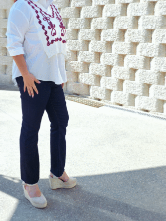 camisa con chaleco delantero blanco/burdeos