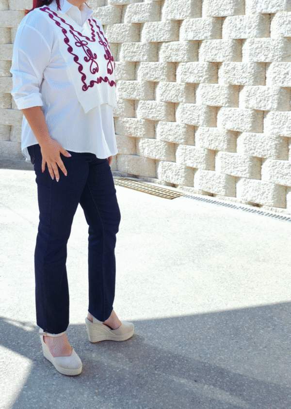 camisa con chaleco delantero blanco/burdeos