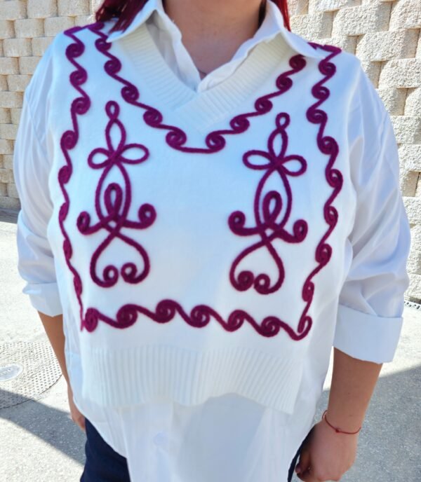 camisa con chaleco delantero blanco/burdeos