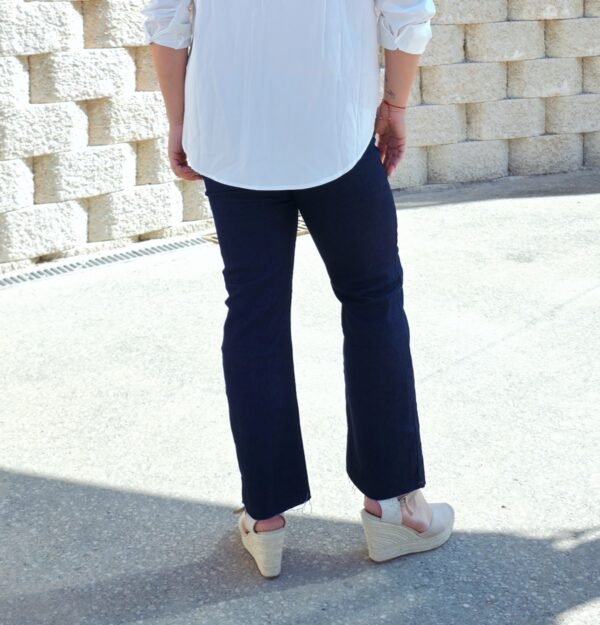 Camisa con chaleco delantero camel/blanco.