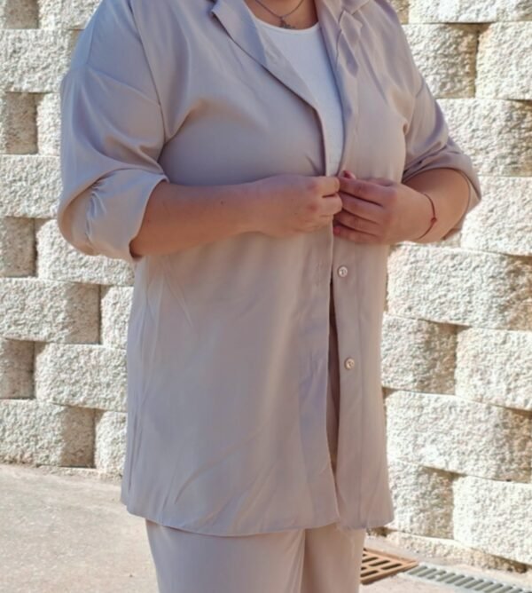 Conjunto dos piezas camisa y pantalón camel