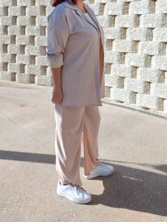 Conjunto dos piezas camisa y pantalón camel