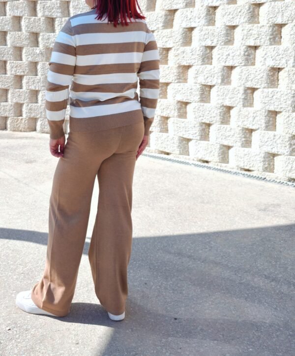 Conjunto jerséis y pantalón de punto, de rallas blanco/camel