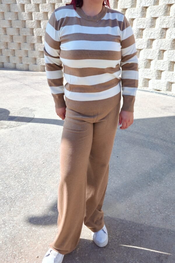 Conjunto jerséis y pantalón de punto, de rallas blanco/camel