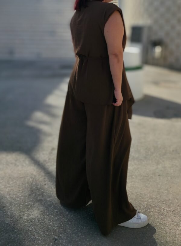 Conjunto pantalón palazo y blusa kimono color Marrón