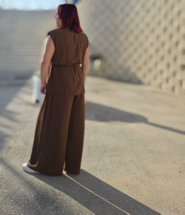 Conjunto pantalón palazo y blusa kimono color Marrón