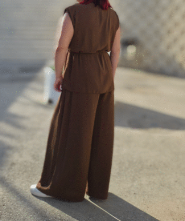 Conjunto pantalón palazo y blusa kimono color Marrón