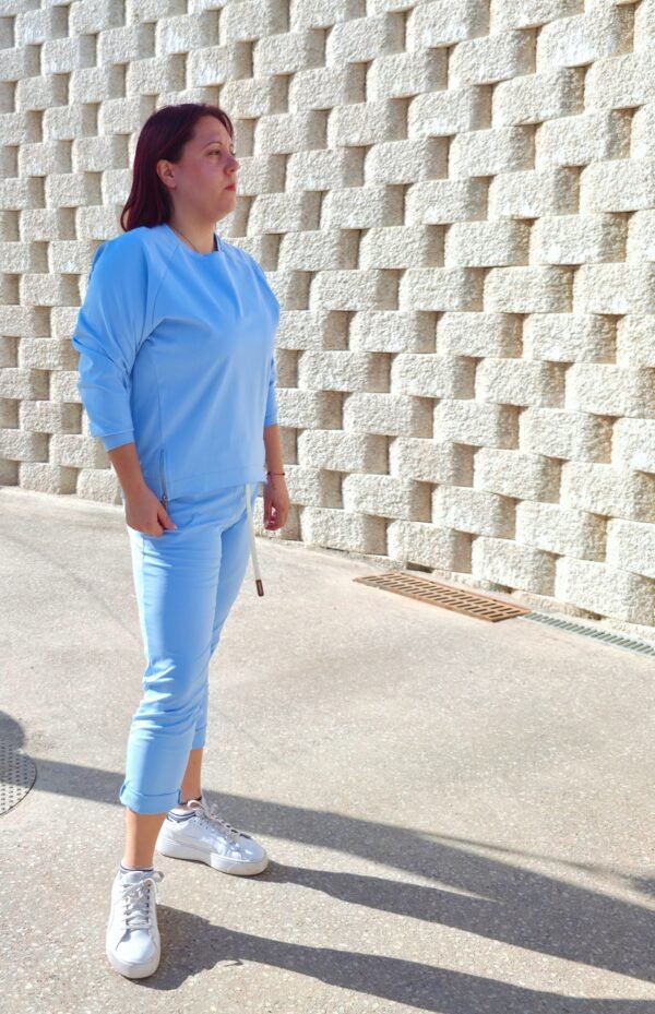 Conjunto sport pantalón tobillero azul bebé