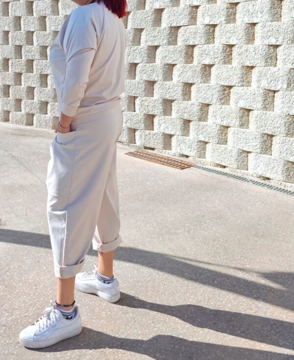 Conjunto sport pantalón tobillero beige