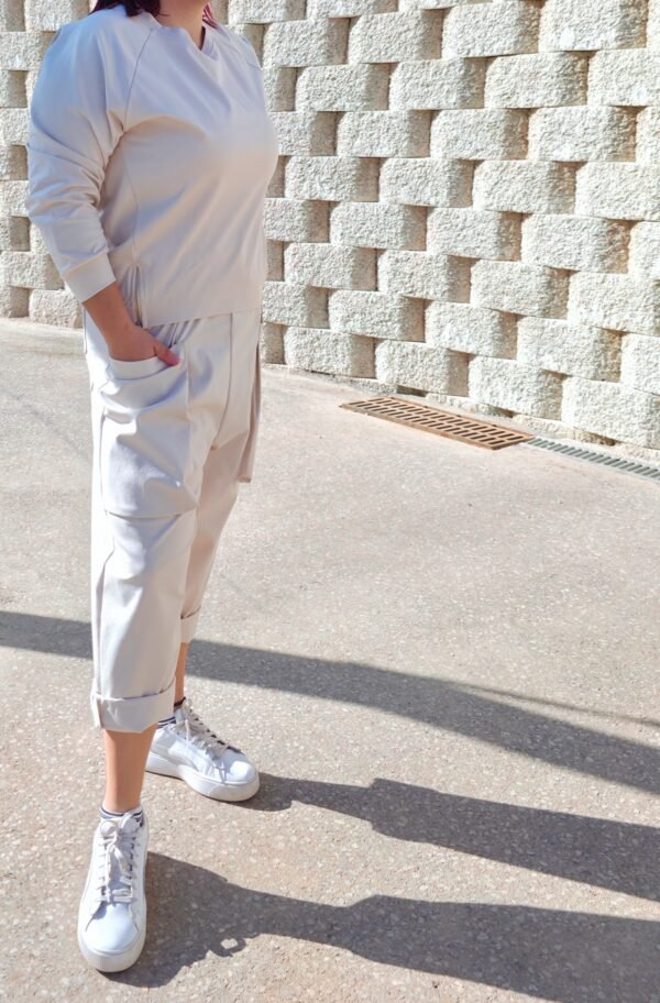 Conjunto sport pantalón tobillero beige