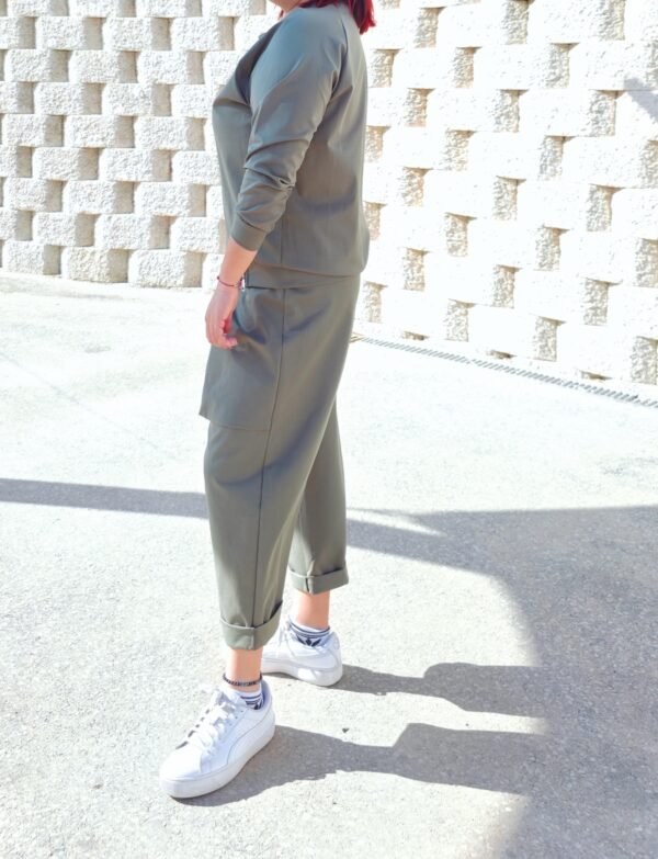 Conjunto sport pantalón tobillero verde caqui