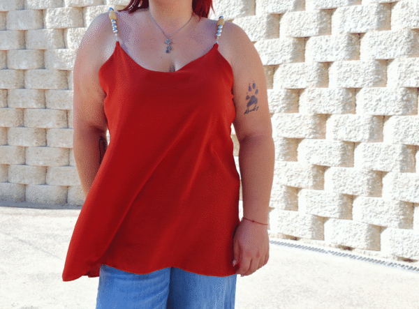 Blusa de tirantes con cuentas de piedras, rojo teja