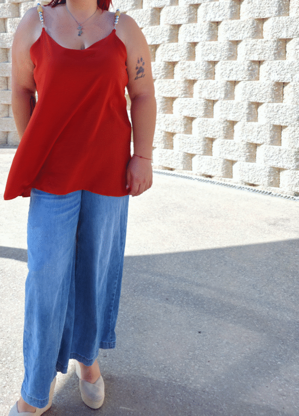 Blusa de tirantes con cuentas de piedras, rojo teja