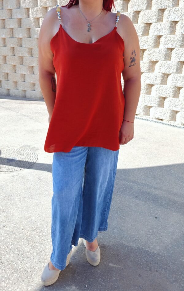 Blusa de tirantes con cuentas de piedras, rojo teja