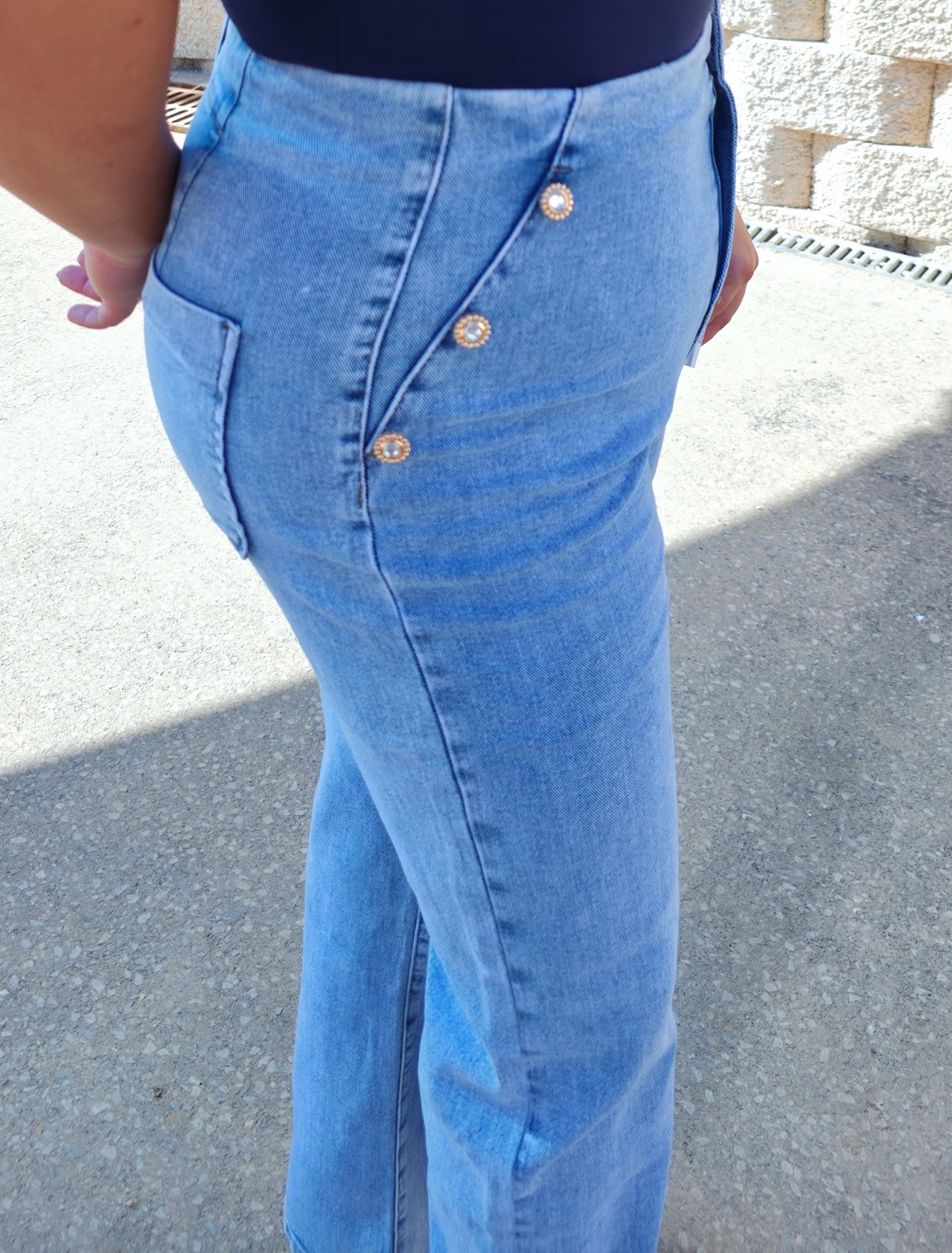 Vaquero largo, botones de brillantes