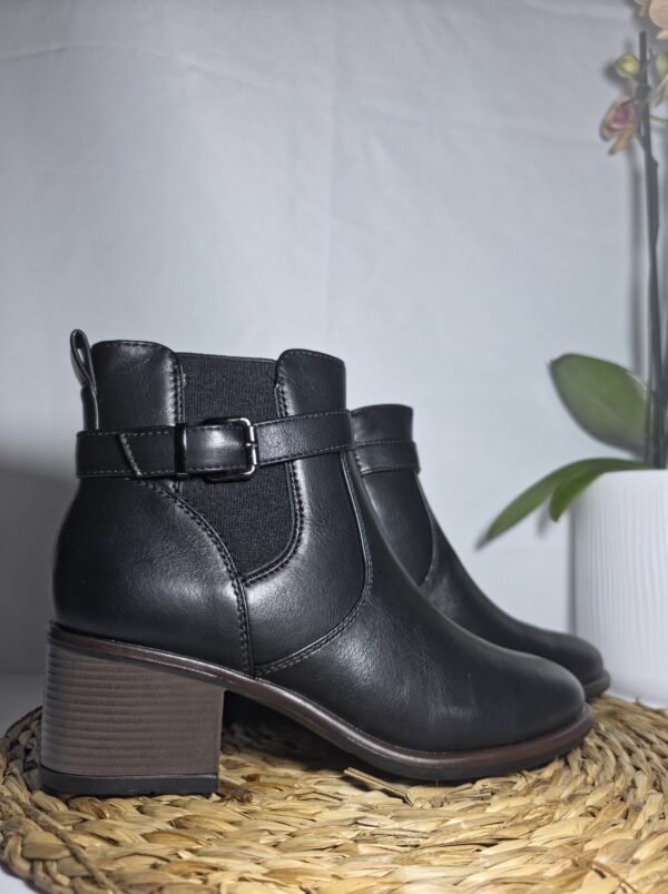 Botín Azahara color negro