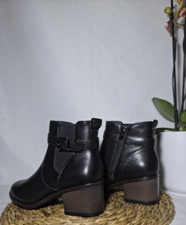 Botín Azahara color negro